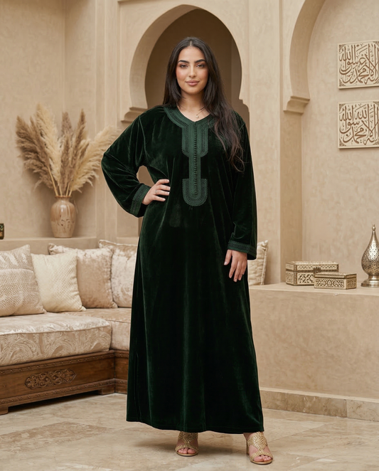 قفطان مغربي مخملي بألوان طوندونس – أناقة تقليدية بلمسة عصرية